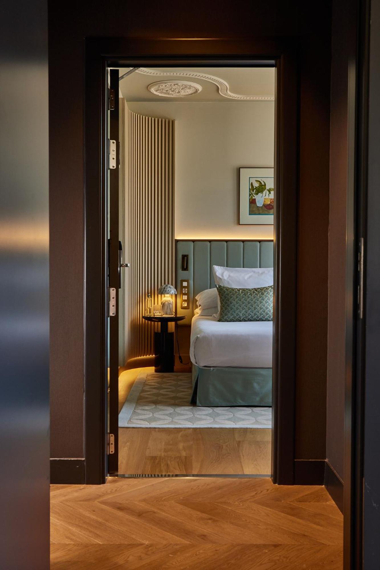Grand Hotel Central, Small Luxury Hotels Barcelona Kültér fotó A bedroom at the hotel