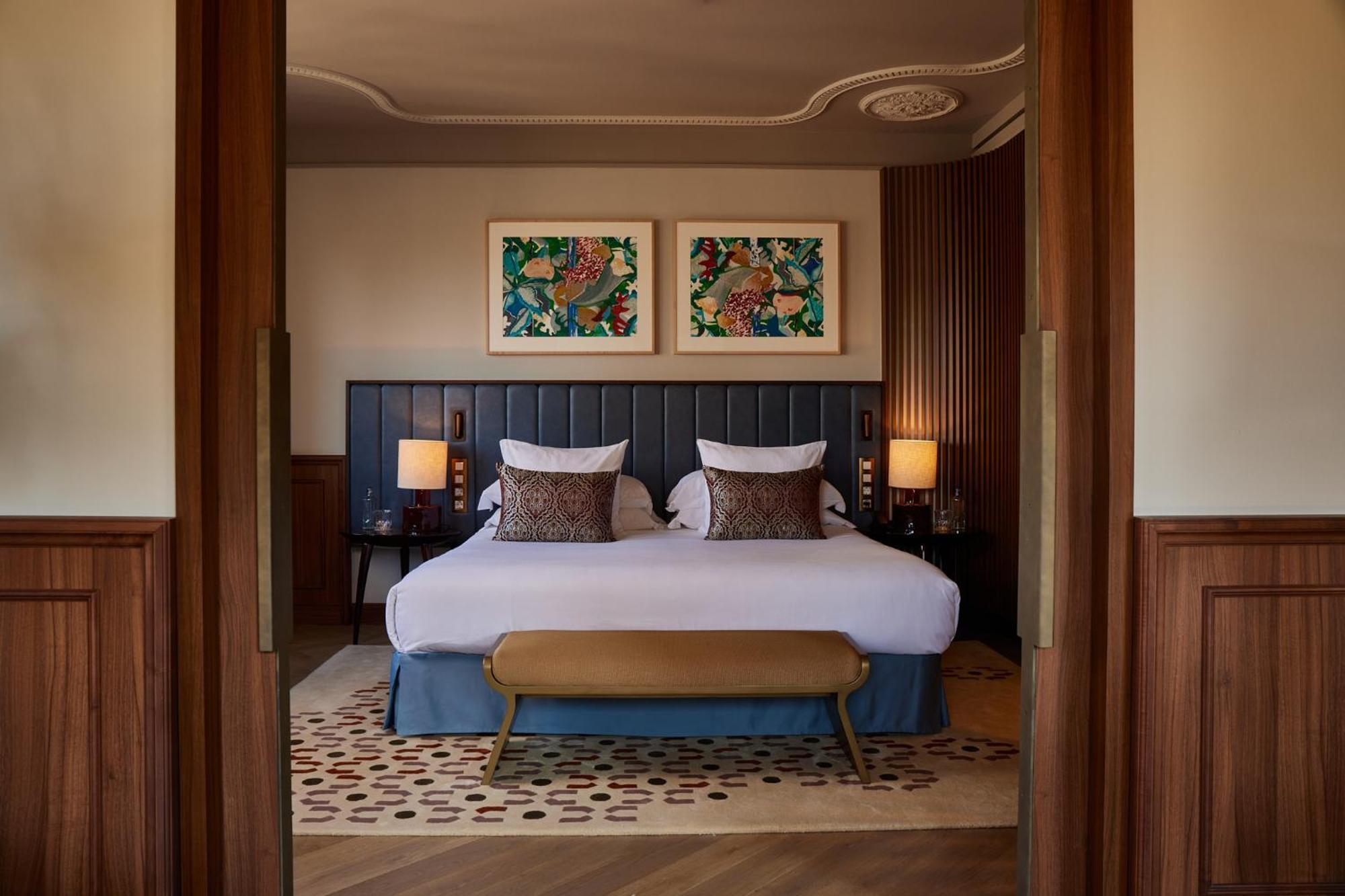 Grand Hotel Central, Small Luxury Hotels Barcelona Kültér fotó A bedroom at the hotel