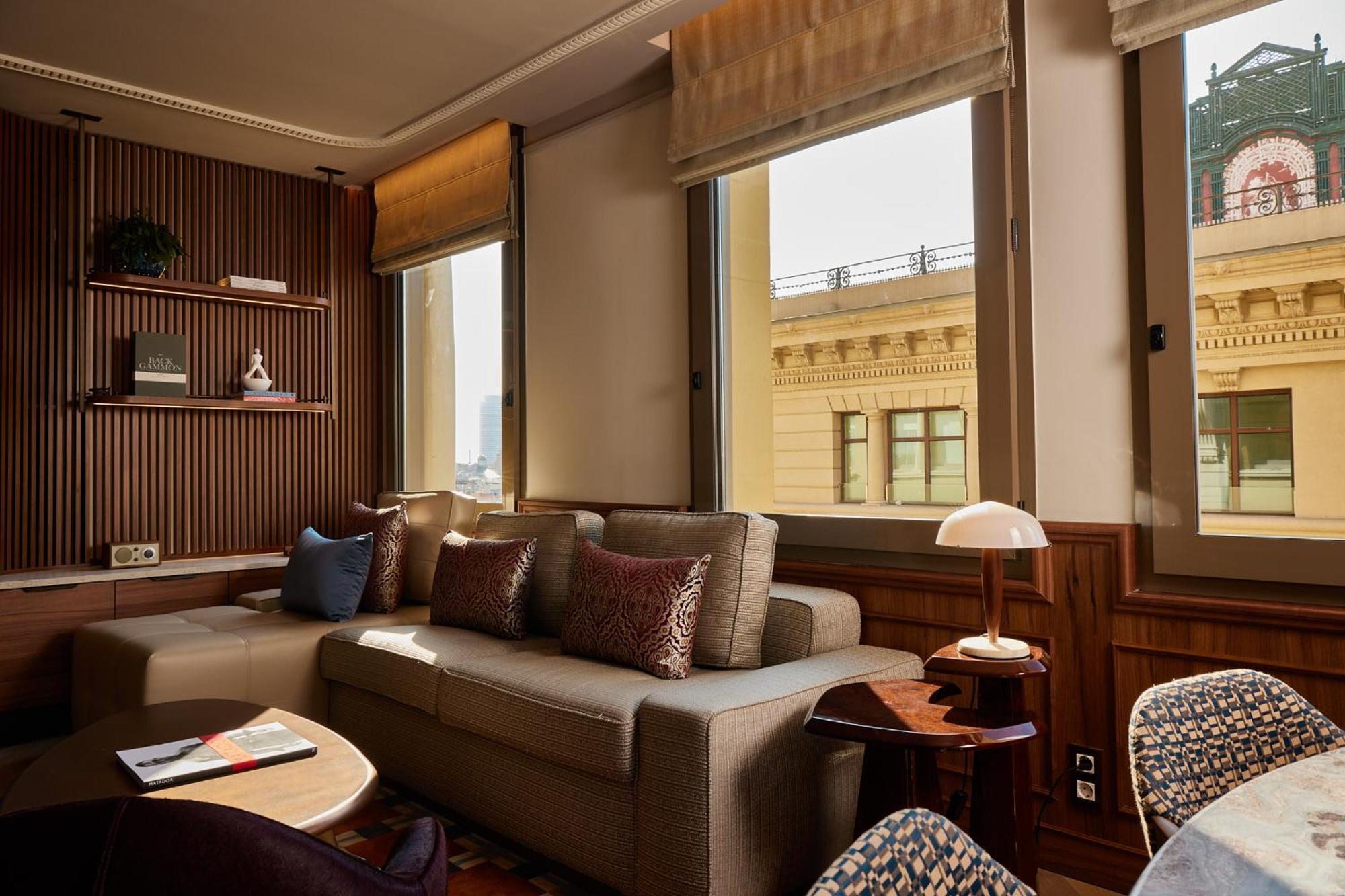 Grand Hotel Central, Small Luxury Hotels Barcelona Kültér fotó A suite at the Mandarin Oriental, Athens