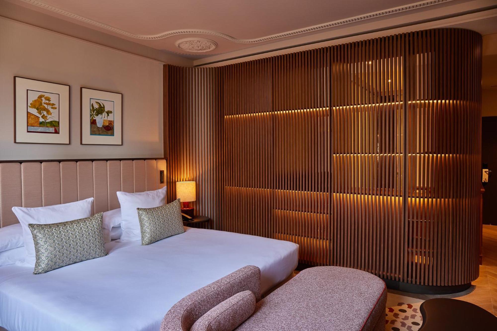Grand Hotel Central, Small Luxury Hotels Barcelona Kültér fotó A room at the hotel